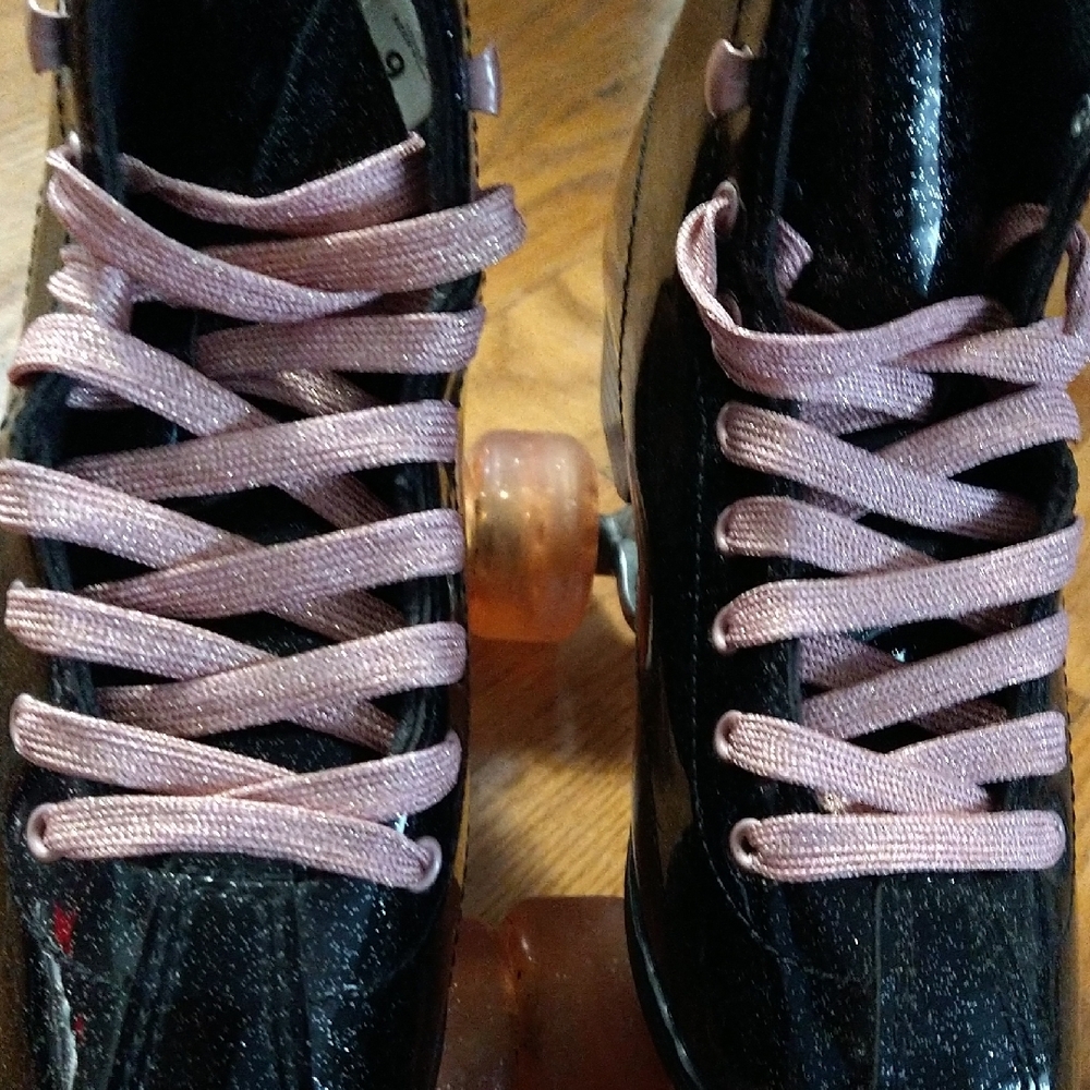 Roller Derby Candi Girl Black Glitter Roller Skates with Pink Laces - Picture 10 of 16